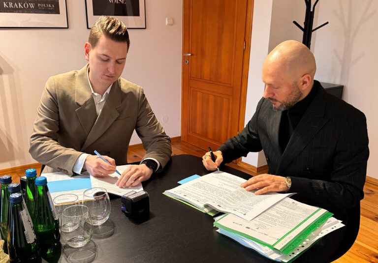 Umowa podpisana – rusza projekt termomodernizacji budynków szpitala w Łasku